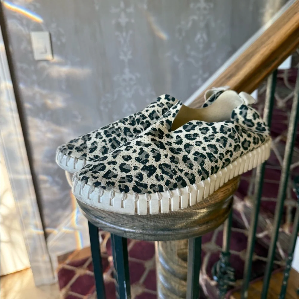 Ilse Jacobson tulip shoe euro 40 US 8 1/2/9 good condition leopard print.